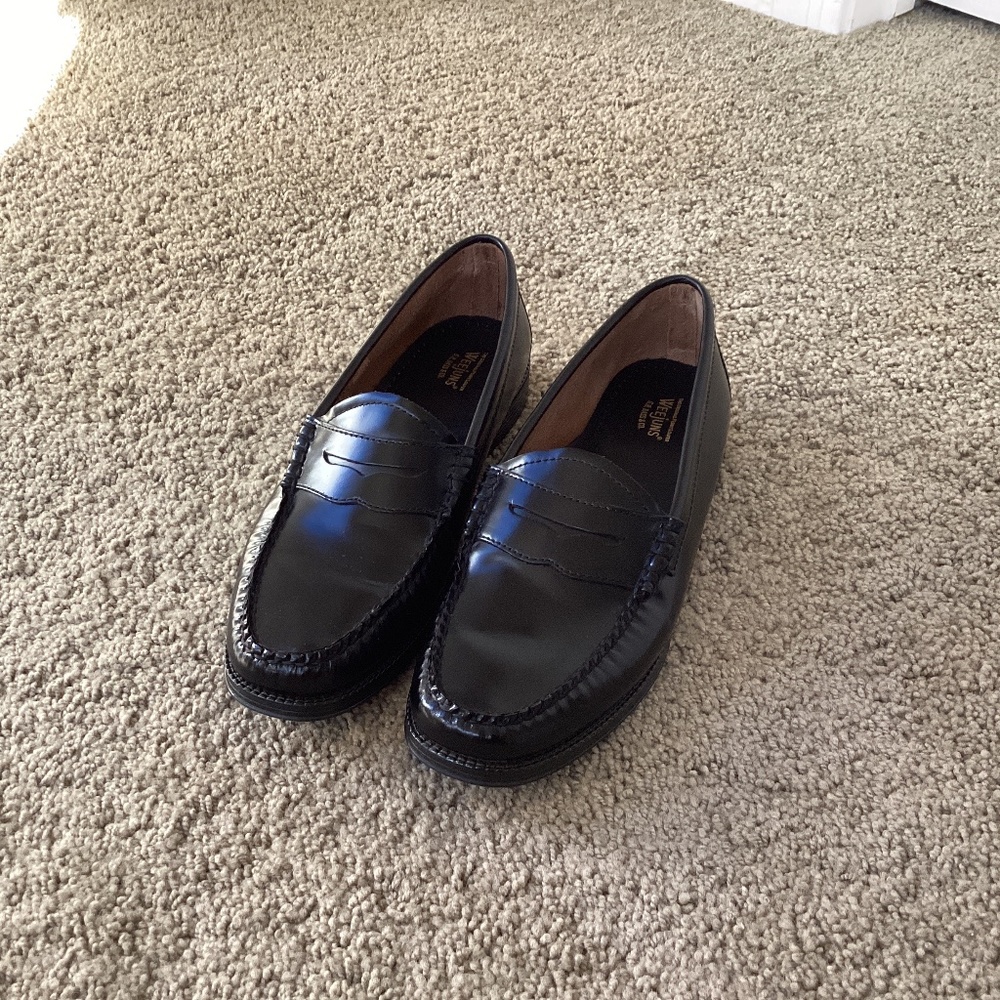 Bass  Weejuns Penny Loafer in black size 8/39
